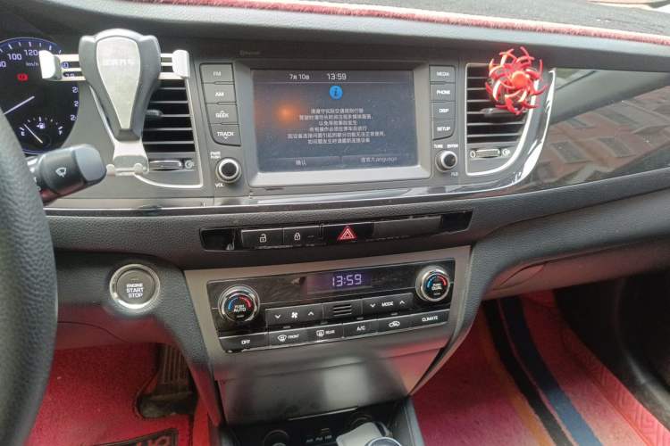 Used Hyundai Mistra 2014 1.8L Automatic Smart GLS Audio And AC Panel