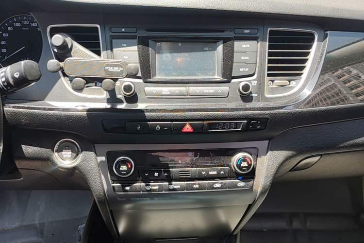 Used Hyundai Mistra 2014 1.8L Automatic Smart GLS Audio And AC Panel