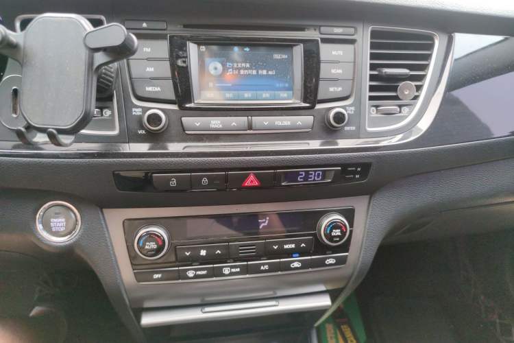 Used Hyundai Mistra 2014 1.8L Automatic Smart GLS Audio And AC Panel