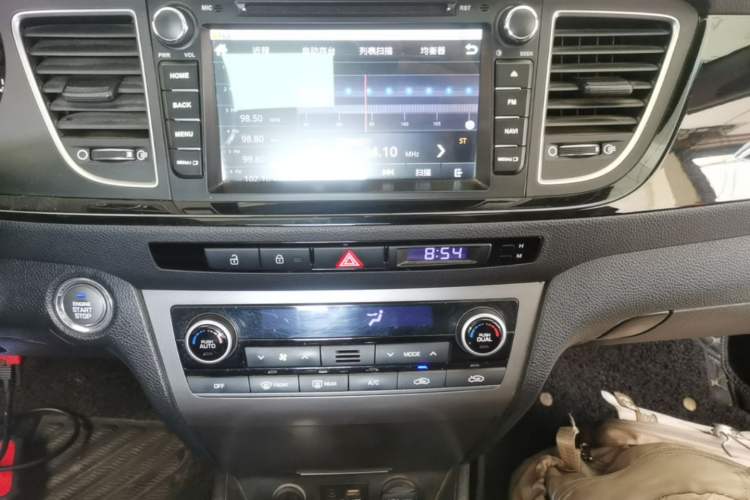 Used Hyundai Mistra 2014 1.8L Automatic Smart GLS Audio And AC Panel