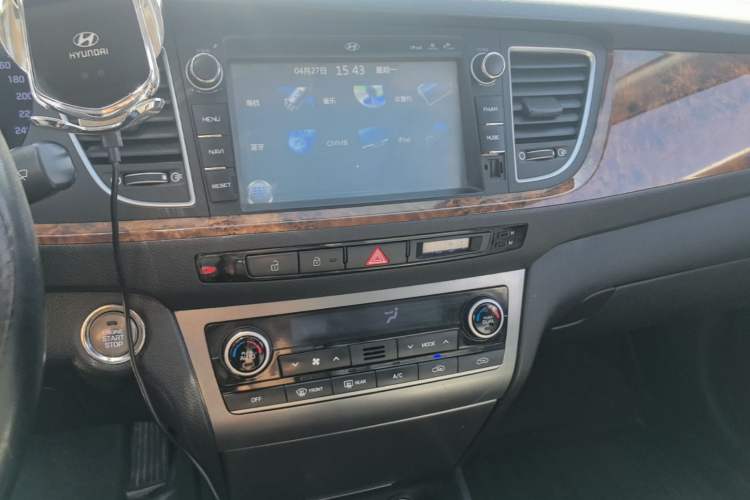 Used Hyundai Mistra 2014 1.8L Automatic Deluxe DLX Model Audio And AC Panel