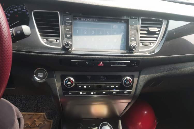 Used Hyundai Mistra 2014 1.8L Automatic Smart GLS Audio And AC Panel
