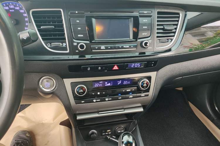 Used Hyundai Mistra 2014 1.8L Automatic Deluxe DLX Model Audio And AC Panel