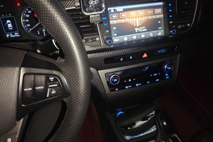 Used Hyundai Mistra 2014 1.8L Automatic Smart GLS Audio And AC Panel