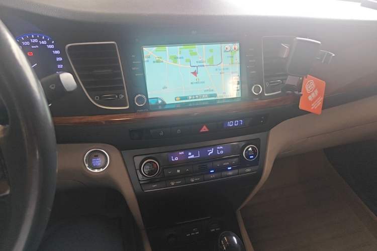 Used Hyundai Mistra 2014 1.8L Automatic Deluxe DLX Model Audio And AC Panel