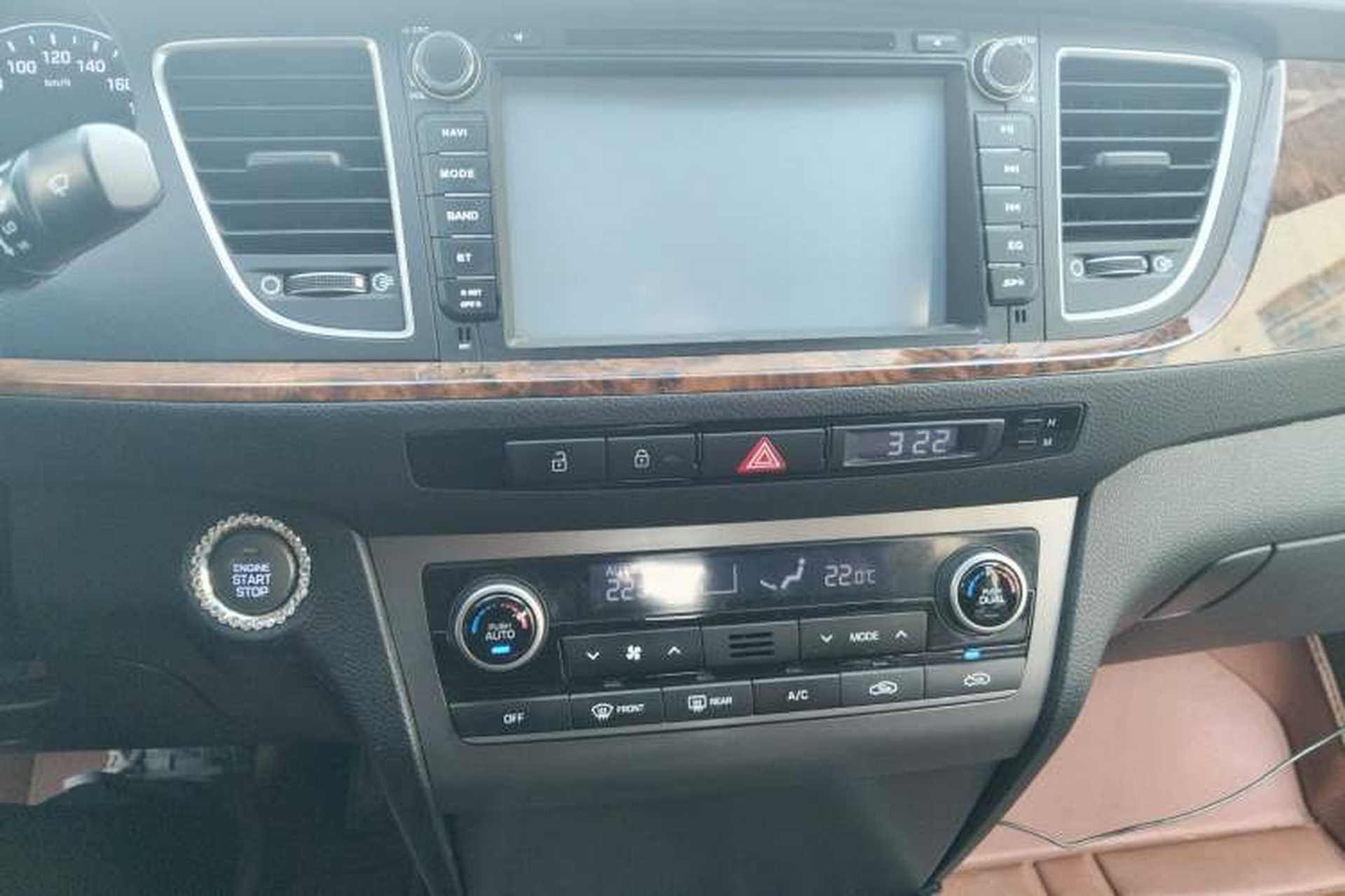 Used Hyundai Mistra 2014 1.8L Automatic Deluxe DLX Model Audio And AC Panel