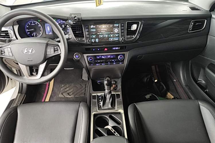 Used Hyundai Mistra 2014 1.8L Automatic Smart GLS Audio And AC Panel