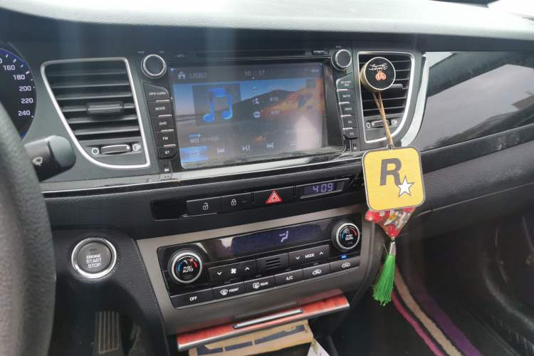 Used Hyundai Mistra 2014 1.8L Automatic Smart GLS Audio And AC Panel
