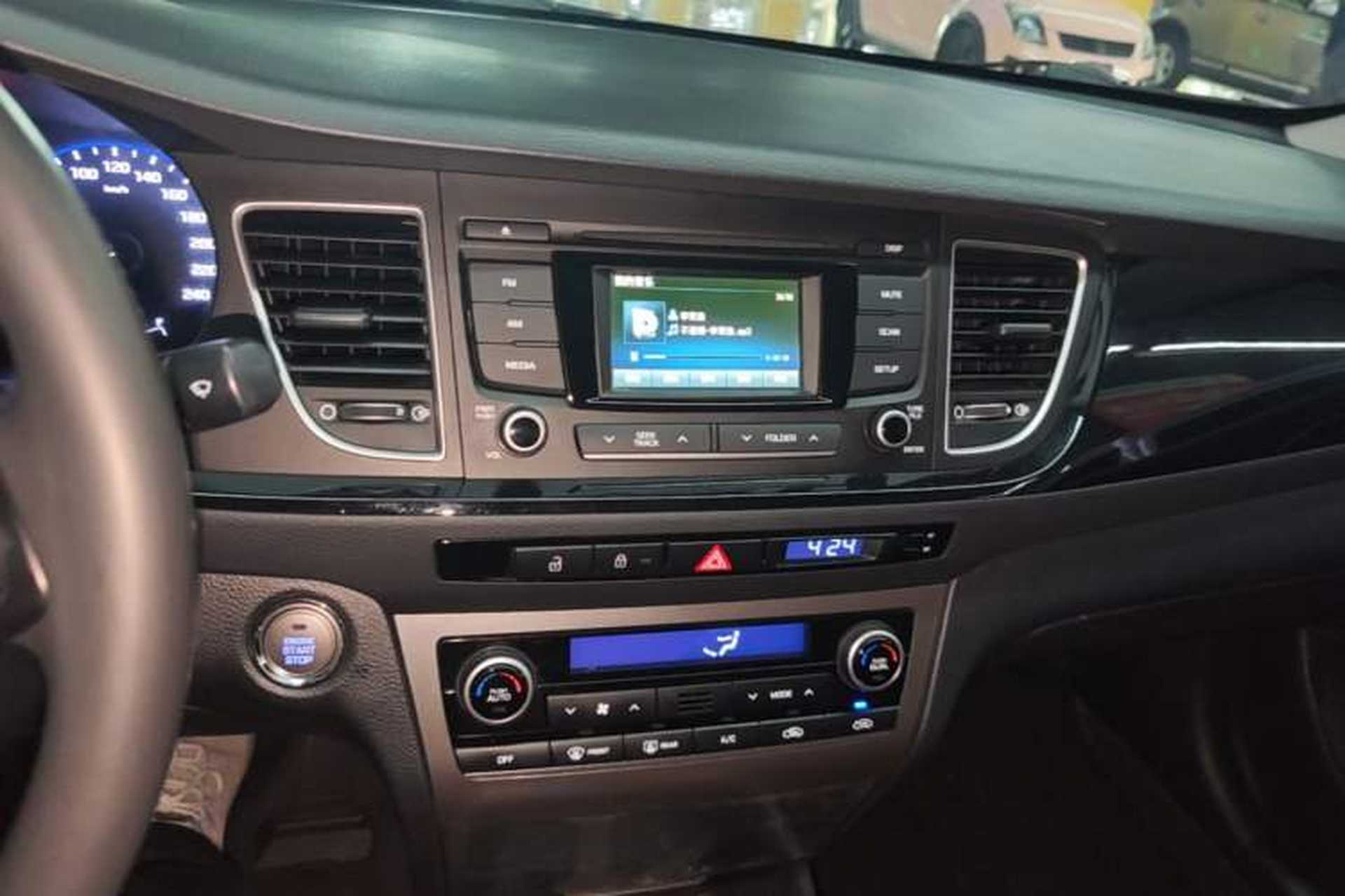 Used Hyundai Mistra 2014 1.8L Automatic Deluxe DLX Model Audio And AC Panel