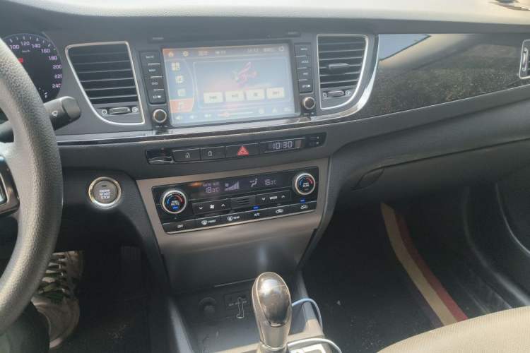 Used Hyundai Mistra 2014 1.8L Automatic Smart GLS Audio And AC Panel