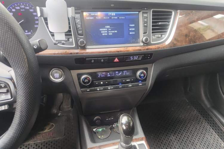 Used Hyundai Mistra 2014 1.8L Automatic Deluxe DLX Model Audio And AC Panel