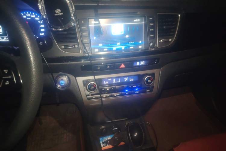 Used Hyundai Mistra 2014 1.8L Automatic Smart GLS Audio And AC Panel
