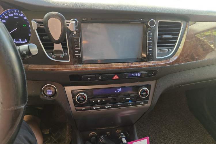 Used Hyundai Mistra 2014 1.8L Automatic Deluxe DLX Model Audio And AC Panel