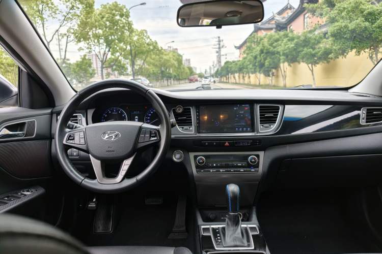Used Hyundai Mistra 2014 1.8L Automatic Deluxe DLX Model Audio And AC Panel