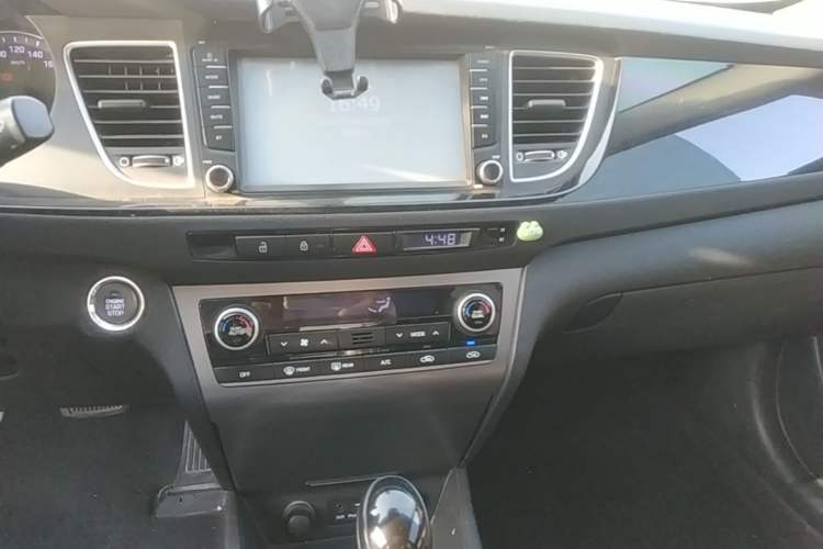 Used Hyundai Mistra 2014 1.8L Automatic Smart GLS Audio And AC Panel