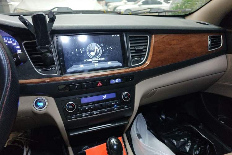 Used Hyundai Mistra 2014 1.8L Automatic Deluxe DLX Model Audio And AC Panel