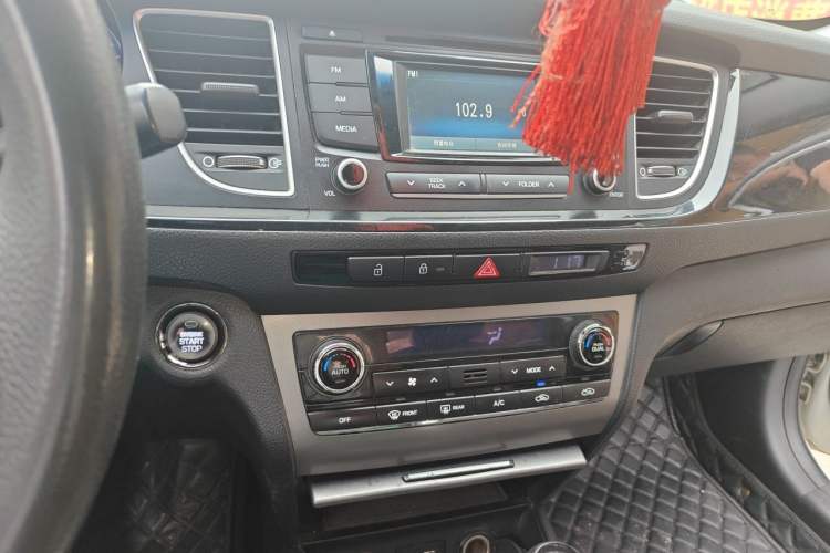 Used Hyundai Mistra 2014 1.8L Automatic Smart GLS Audio And AC Panel
