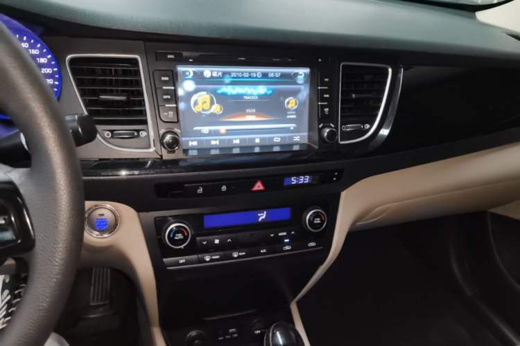 Used Hyundai Mistra 2014 1.8L Automatic Smart GLS Audio And AC Panel