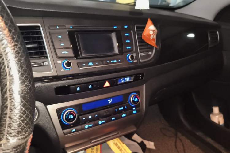 Used Hyundai Mistra 2014 1.8L Automatic Smart GLS Audio And AC Panel