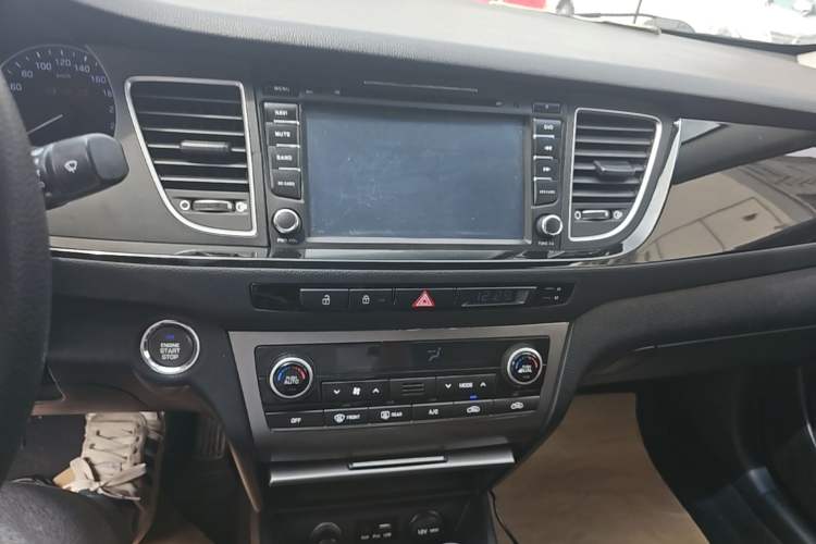 Used Hyundai Mistra 2014 1.8L Automatic Smart GLS Audio And AC Panel