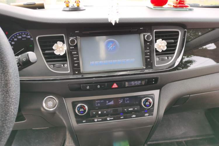 Used Hyundai Mistra 2014 1.8L Automatic Smart GLS Audio And AC Panel