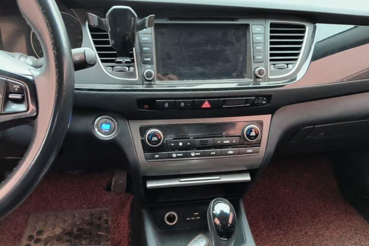 Used Hyundai Mistra 2014 1.8L Automatic Deluxe DLX Model Audio And AC Panel