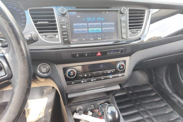 Used Hyundai Mistra 2014 1.8L Automatic Deluxe DLX Model Audio And AC Panel