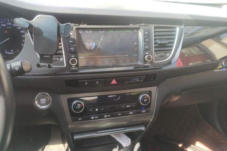 Used Hyundai Mistra 2014 1.8L Automatic Deluxe DLX Model Audio And AC Panel