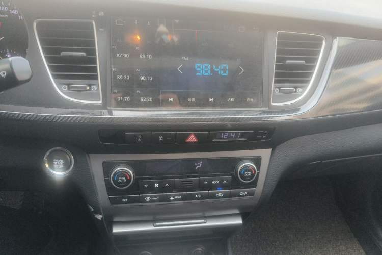 Used Hyundai Mistra 2014 1.8L Automatic Smart GLS Audio And AC Panel