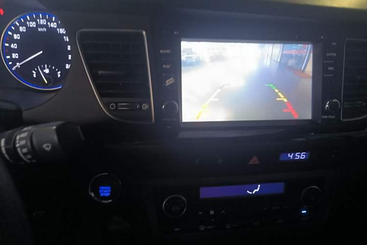Used Hyundai Mistra 2014 1.8L Automatic Smart GLS Audio And AC Panel