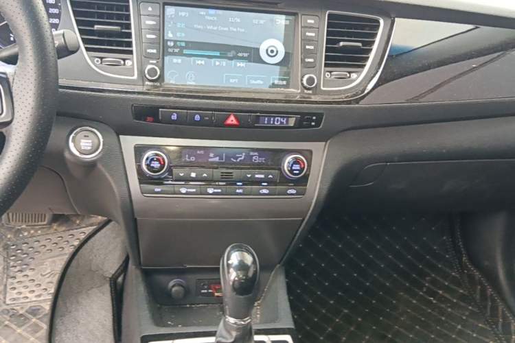 Used Hyundai Mistra 2014 1.8L Automatic Smart GLS Audio And AC Panel