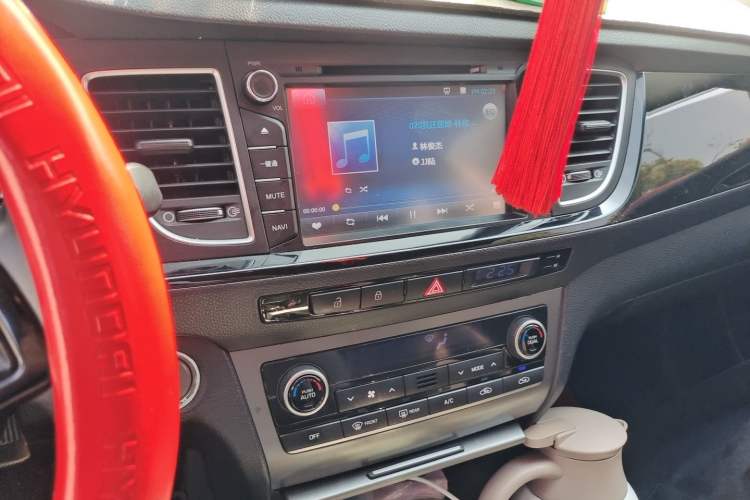 Used Hyundai Mistra 2014 1.8L Automatic Deluxe DLX Model Audio And AC Panel