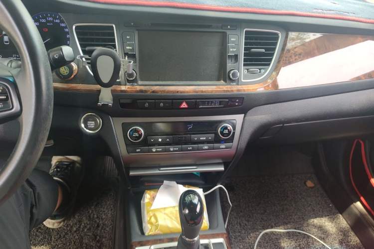 Used Hyundai Mistra 2014 1.8L Automatic Deluxe DLX Model Audio And AC Panel