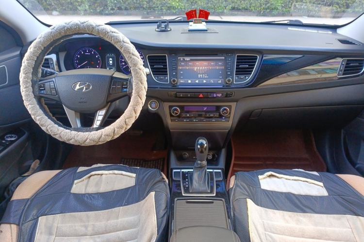 Used Hyundai Mistra 2014 1.8L Automatic Smart GLS Center Console