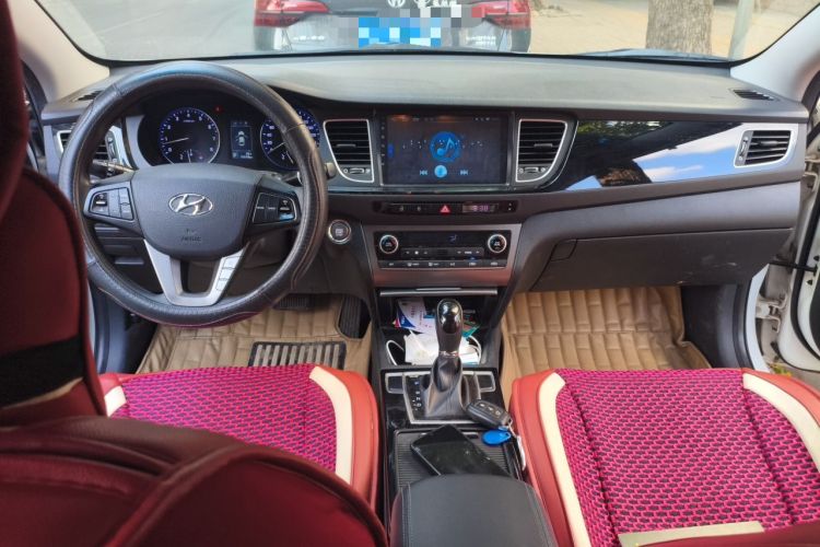 Used Hyundai Mistra 2014 1.8L Automatic Smart GLS Center Console