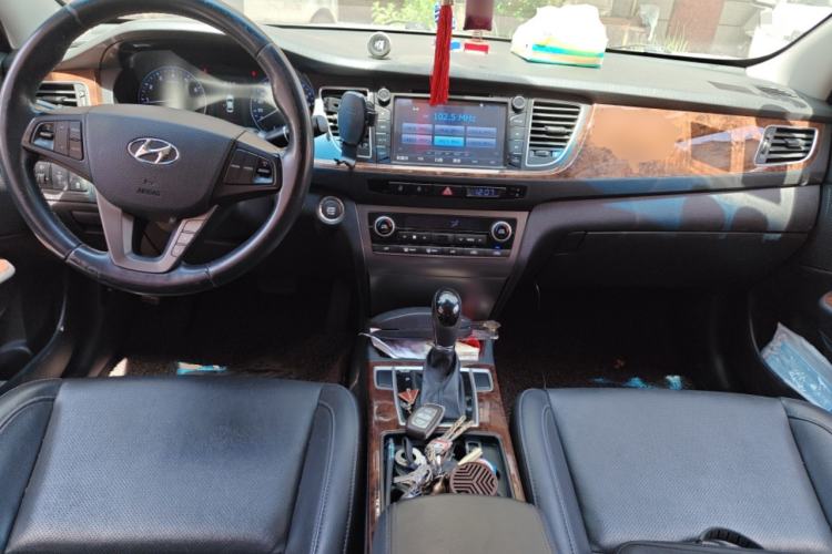 Used Hyundai Mistra 2014 1.8L Automatic Deluxe DLX Model Center Console