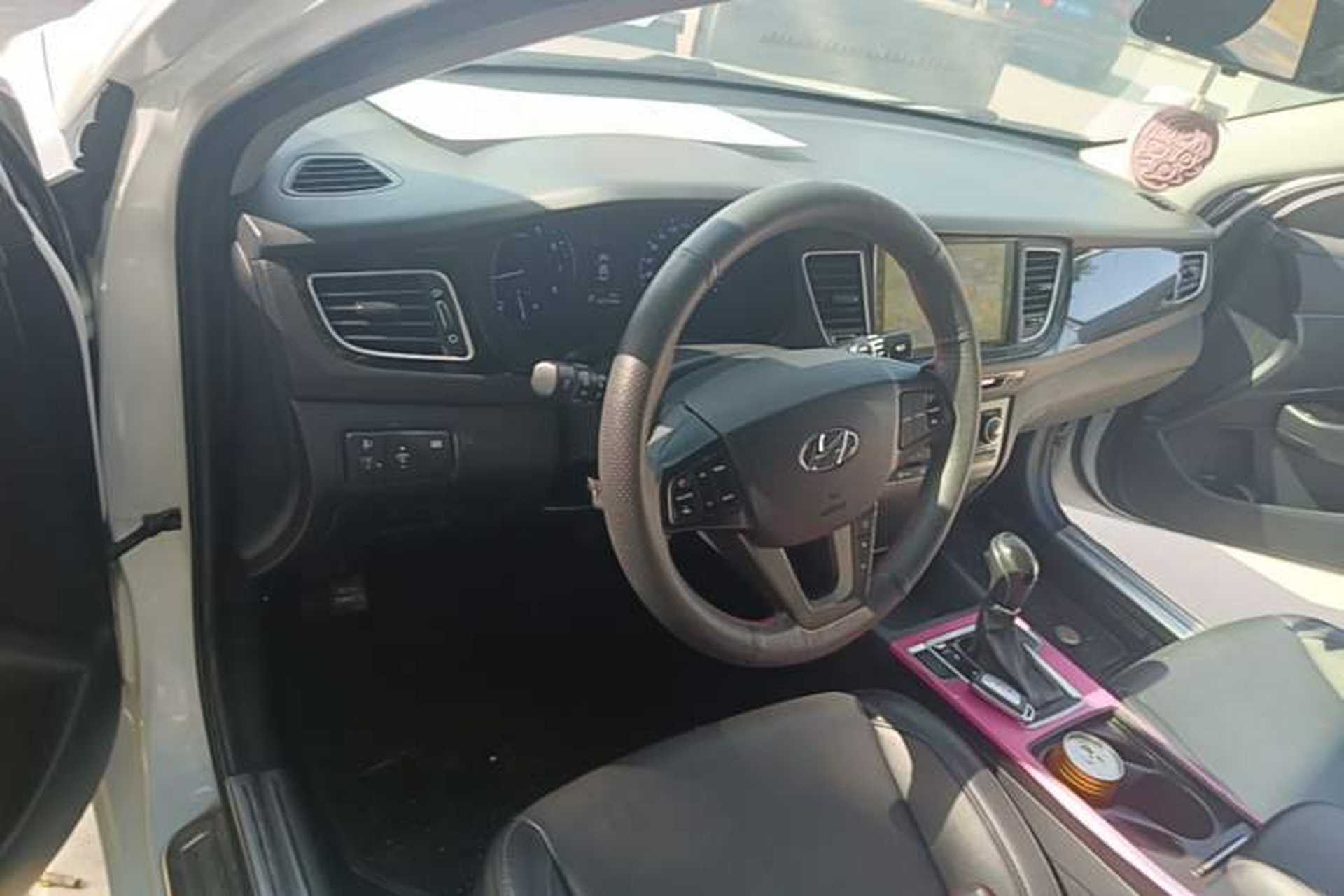 Used Hyundai Mistra 2014 1.8L Automatic Smart GLS Center Console