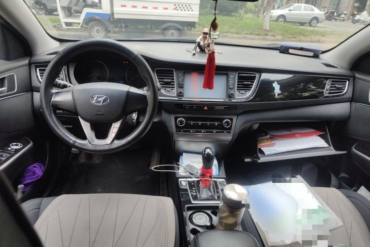Used Hyundai Mistra 2014 1.8L Automatic Comfort Model GL Center Console