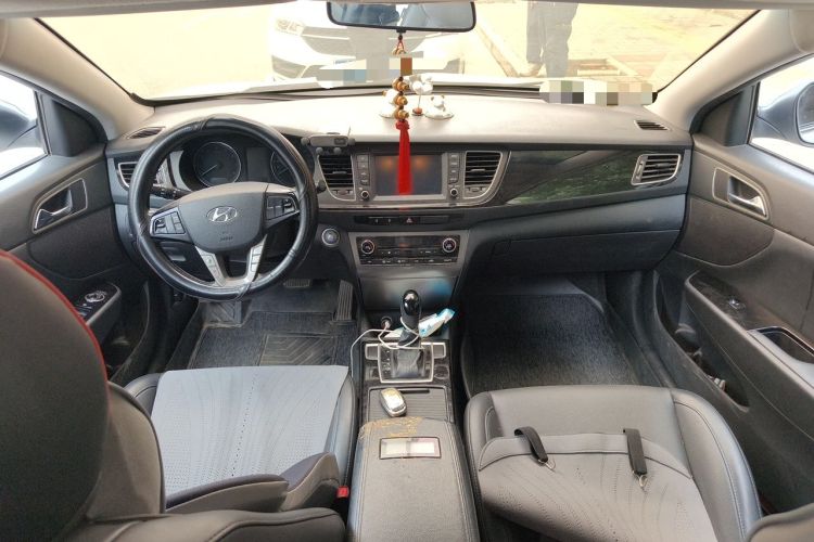 Used Hyundai Mistra 2014 1.8L Automatic Deluxe DLX Model Center Console