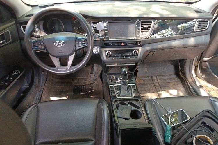 Used Hyundai Mistra 2014 1.8L Automatic Smart GLS Center Console