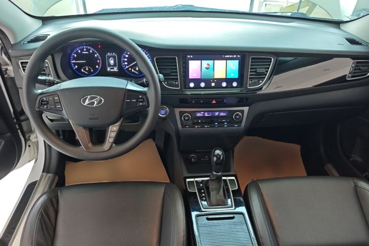 Used Hyundai Mistra 2014 1.8L Automatic Smart GLS Center Console