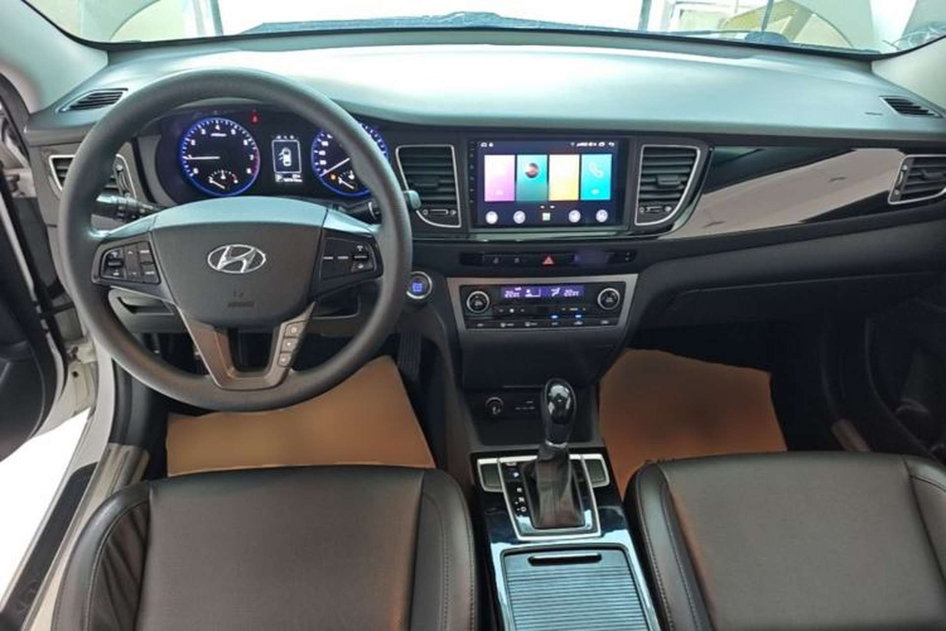 Used Hyundai Mistra 2014 1.8L Automatic Smart GLS Center Console