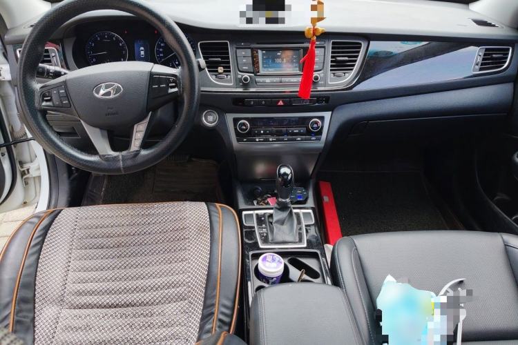 Used Hyundai Mistra 2014 1.8L Automatic Smart GLS Center Console