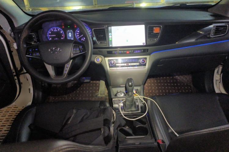 Used Hyundai Mistra 2014 1.8L Automatic Smart GLS Center Console