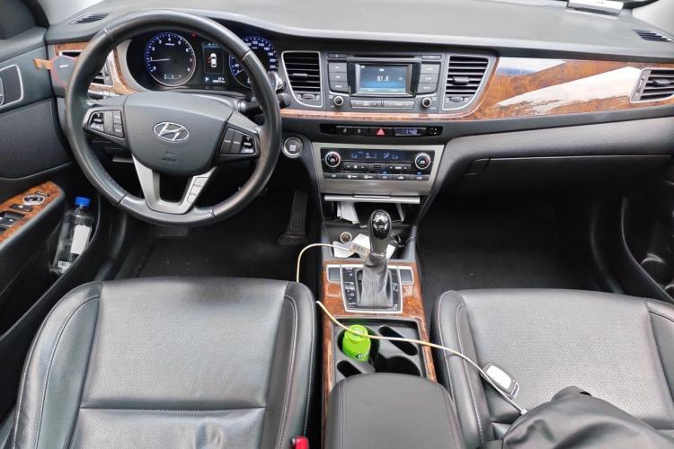 Used Hyundai Mistra 2014 1.8L Automatic Deluxe DLX Model Center Console