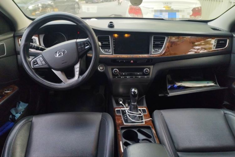Used Hyundai Mistra 2014 1.8L Automatic Deluxe DLX Model Center Console