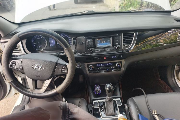 Used Hyundai Mistra 2014 1.8L Automatic Smart GLS Center Console