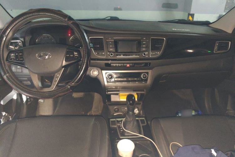 Used Hyundai Mistra 2014 1.8L Automatic Smart GLS Center Console