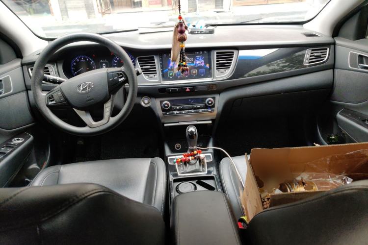 Used Hyundai Mistra 2014 1.8L Automatic Smart GLS Center Console
