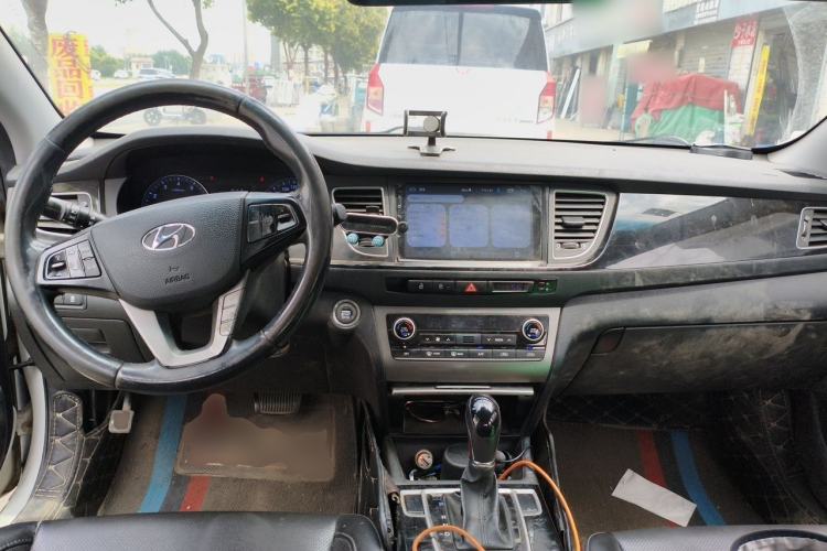 Used Hyundai Mistra 2014 1.8L Automatic Deluxe DLX Model Center Console